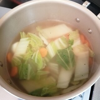 大根と白菜のコンソメスープ
